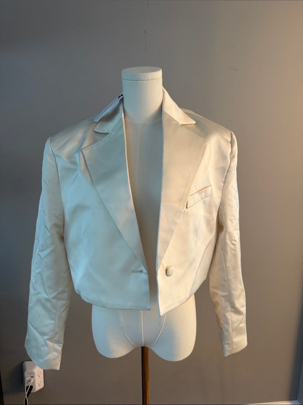 WEWOREWHAT Cropped Tailored Blazer in Ivory NWT
